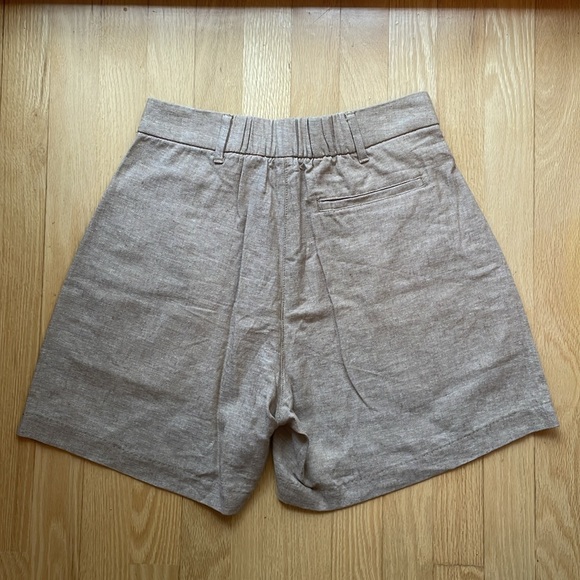 Extra High-Waisted Taylor Linen-Blend Trouser Shorts -- 5-inch inseam - Picture 3 of 5